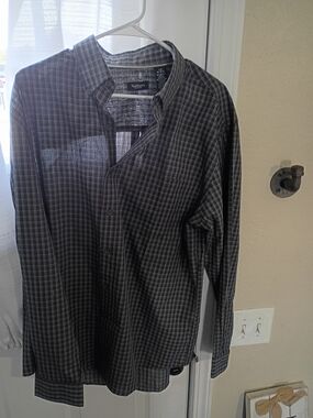 Van Heusen Men's Black and Gray Plaid Button-Down Shirt